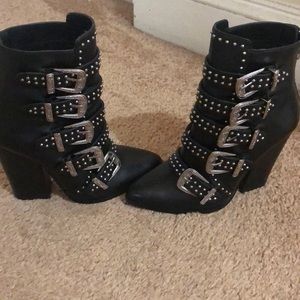 Buckle detail ankle booties